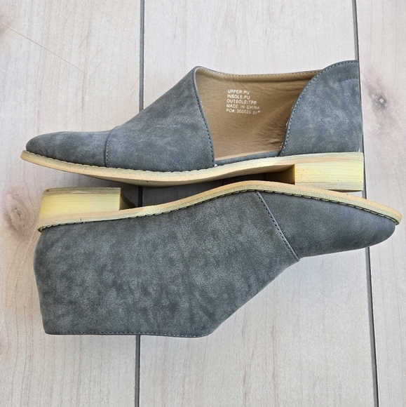 Journee Collection Quelin D'Orsay Shoe Blue Faux Leather - Picture 3 of 11